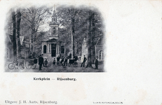 10213 Gezicht op de huizen aan het Kerkplein te Rijsenburg, met op de achtergrond de voorgevel van de R.K.-kerk St. ...